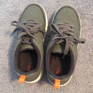 Gently used gap dress sneaker